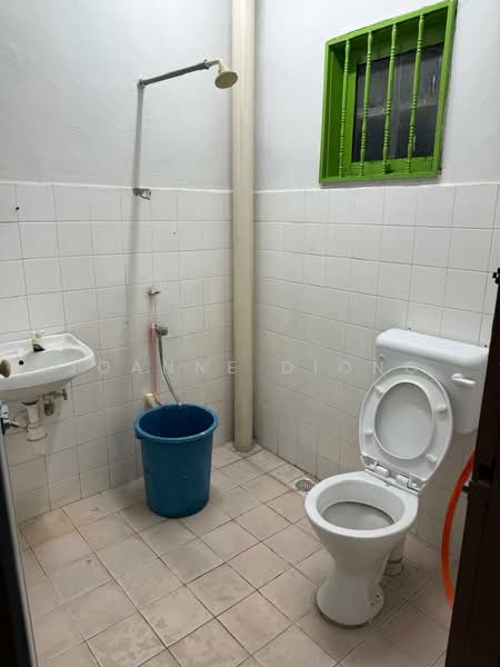Terraced House for Rent in Bandar Country Homes (Rawang) - Joanne Diong - Bathroom - PropertyGuru.com.my