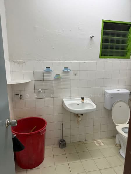 Terraced House for Rent in Bandar Country Homes (Rawang) - Joanne Diong - Bathroom - PropertyGuru.com.my