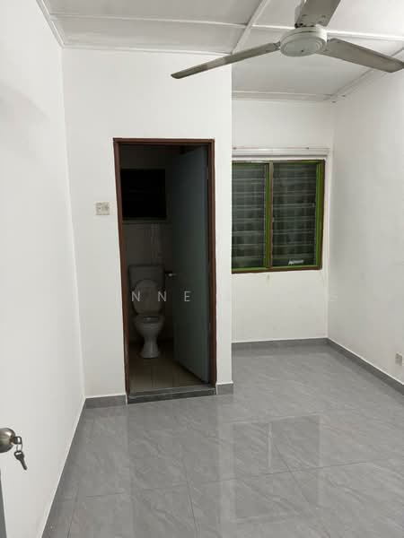 Terraced House for Rent in Bandar Country Homes (Rawang) - Joanne Diong - Bathroom - PropertyGuru.com.my