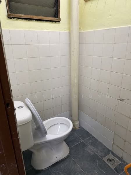 Terraced House for Rent in Bandar Country Homes (Rawang) - Joanne Diong - Bathroom - PropertyGuru.com.my