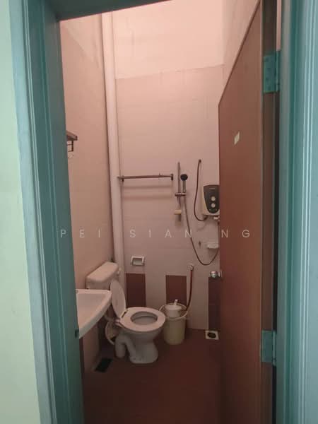 1-storey Terraced House for Sale in Taman Bestari Indah (Ulu Tiram) - PEI SIAN NG - Bathroom - PropertyGuru.com.my
