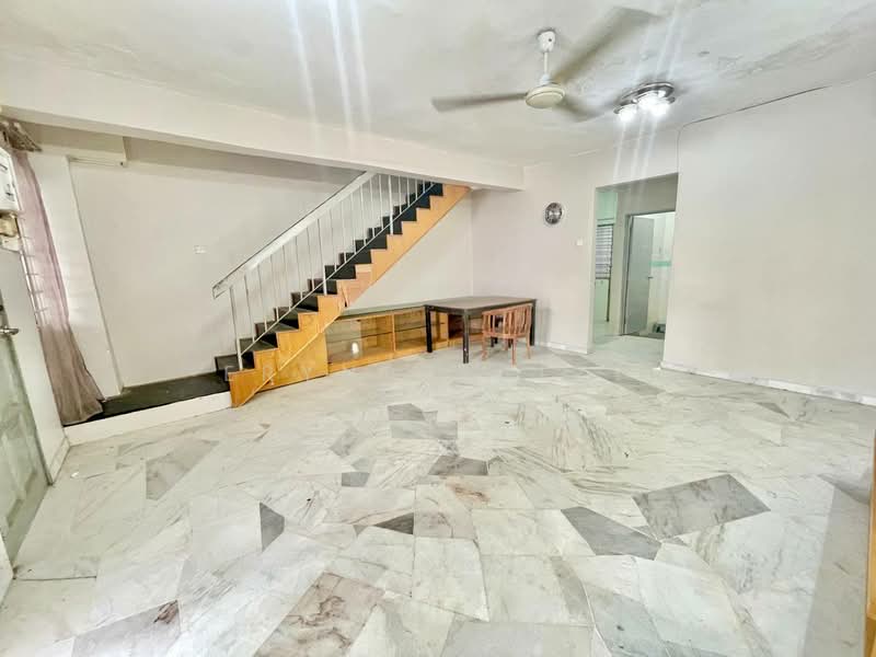 2-storey Terraced House for Sale in Ampang (Selangor) - Eryna Sairy - Living Room - PropertyGuru.com.my