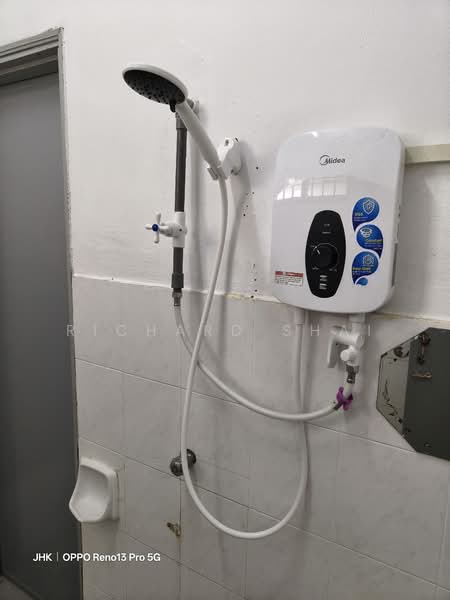 Permas Jaya untuk Untuk Disewa - RM 2,500 /bulan, Mac 2026 - Bathroom - PropertyGuru.com.my