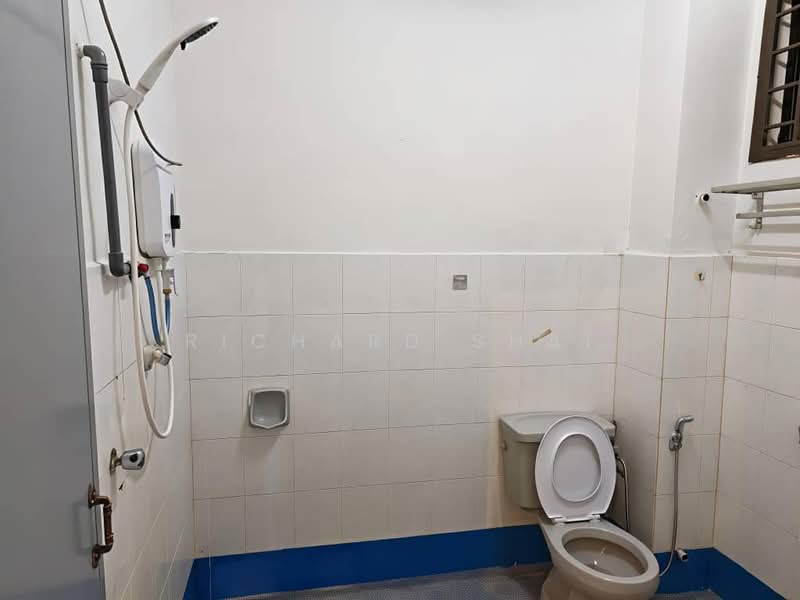 Permas Jaya untuk Untuk Disewa - RM 2,500 /bulan, Mac 2026 - Bathroom - PropertyGuru.com.my