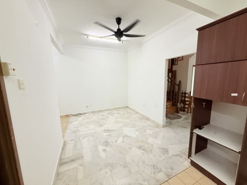 2-storey Terraced House for Sale in Usj 22 (Subang Jaya) - SHAH REZA SASMAT - Living Room - PropertyGuru.com.my