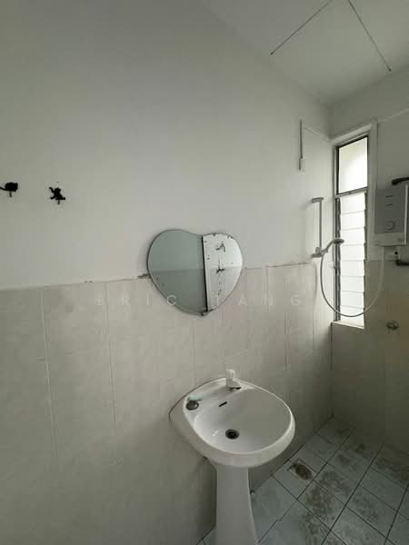 Townhouse for Sale in Batu 9 (Cheras) - Eric Tang - Bathroom - PropertyGuru.com.my
