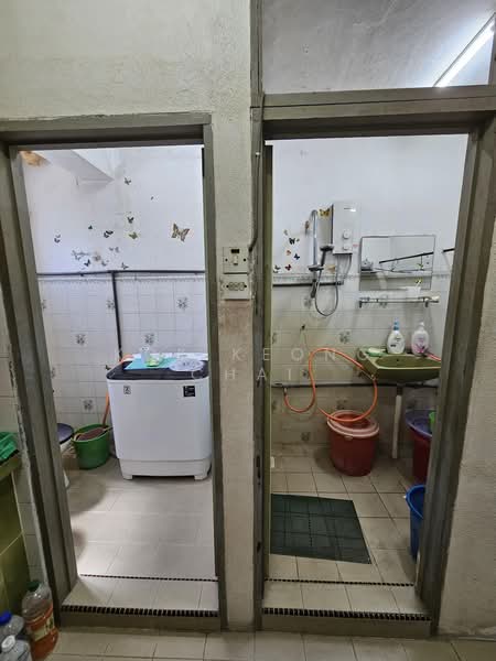 Rumah Flat untuk Dijual di Bukit Gedong - Kok Keong Chai - Bathroom - PropertyGuru.com.my