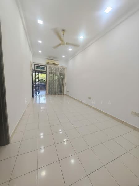 1-storey Terraced House for Rent in Skudai (Johor) - Kennly Chia - Living Room - PropertyGuru.com.my