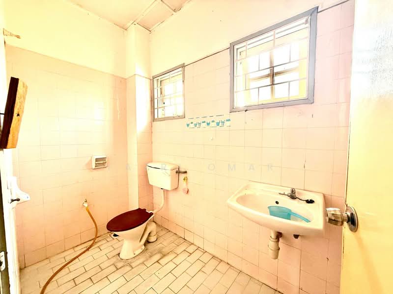 2-storey Terraced House for Sale in Shah Alam (Selangor) - Fazri Omar - Bathroom - PropertyGuru.com.my