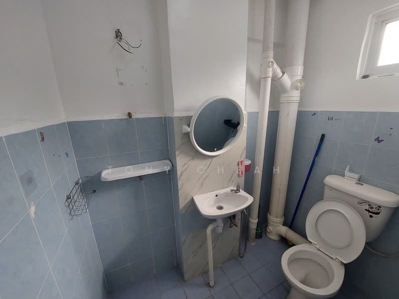 Apartment for Sale at Sri Impian Apartment - Tony Cheah - Bathroom - PropertyGuru.com.my
