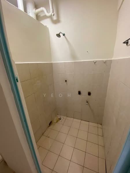 Flat for Sale at Desa Putra - Yeoh . - Bathroom - PropertyGuru.com.my