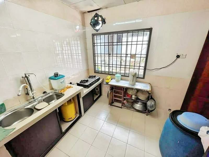 Taman Flora Heights untuk Untuk Dijual - RM 720,000, Mac 2026 - Kitchen - PropertyGuru.com.my