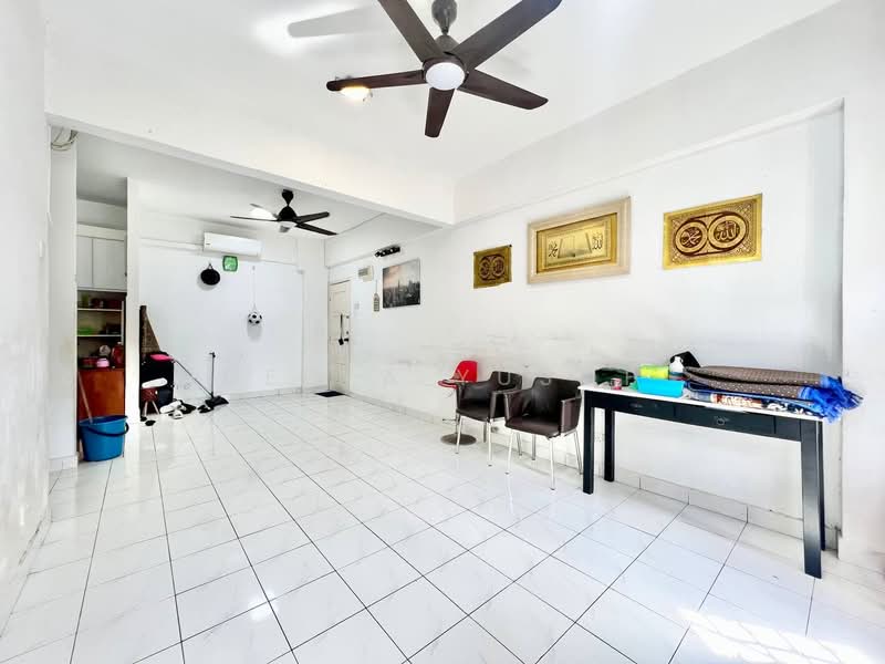 Pangsapuri Mawar untuk Untuk Dijual - RM 295,000, Mac 2026 - Living Room - PropertyGuru.com.my