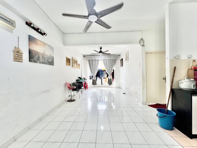 Pangsapuri Mawar untuk Untuk Dijual - RM 295,000, Mac 2026 - Living Room - PropertyGuru.com.my
