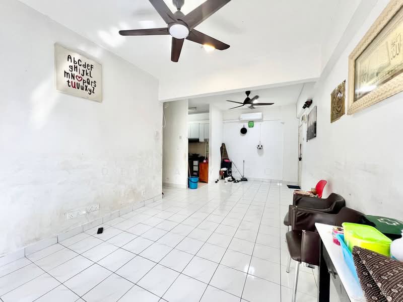 Pangsapuri Mawar untuk Untuk Dijual - RM 295,000, Mac 2026 - Living Room - PropertyGuru.com.my