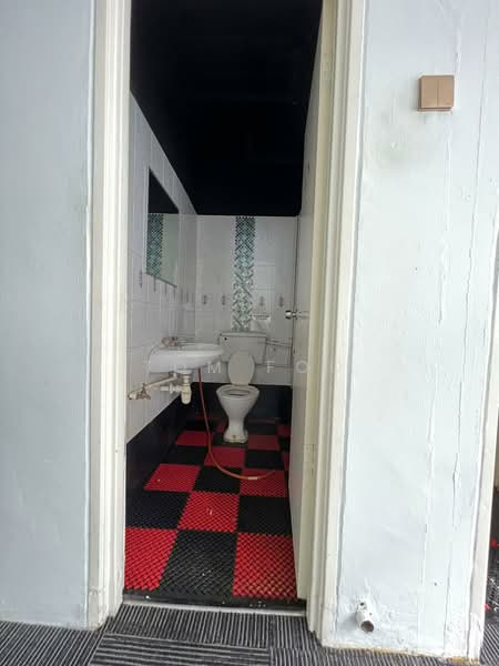 Shop / Office for Rent in Usj 1 (Subang Jaya) - Tom Foo - Bathroom - PropertyGuru.com.my