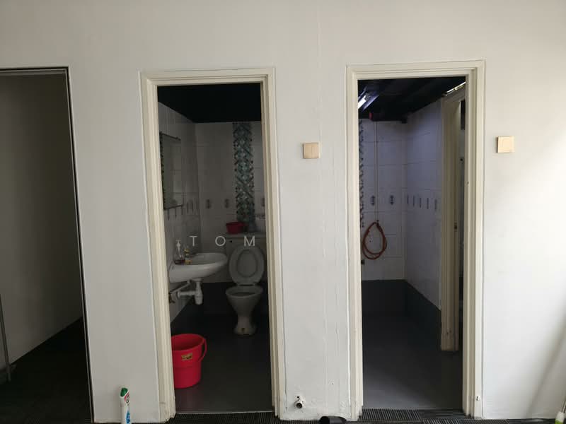 Kedai / Pejabat untuk Disewa di Usj 1 (Subang Jaya) - Tom Foo - Bathroom - PropertyGuru.com.my