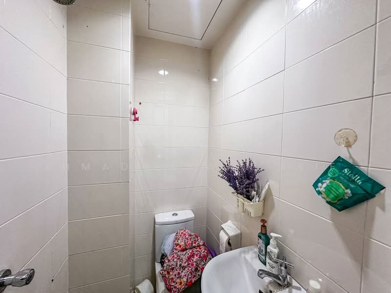 Condominium for Sale at Laman Tasik - Ahmad Ikhwan Arif - Bathroom - PropertyGuru.com.my