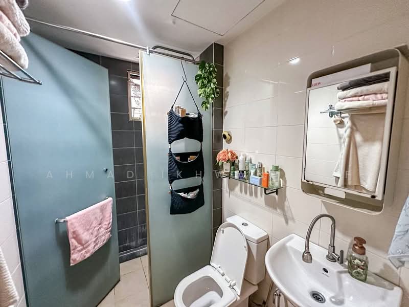 Condominium for Sale at Laman Tasik - Ahmad Ikhwan Arif - Bathroom - PropertyGuru.com.my