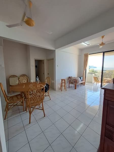 Condominium for Sale at Marina Bay Admiral Cove - JONATHAN A/L JOHN NETTO - Living Room - PropertyGuru.com.my