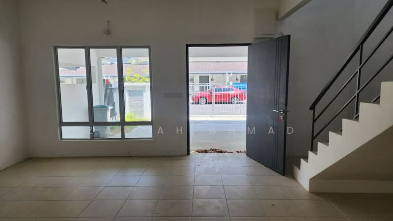 2-storey Terraced House for Sale in Iringan Bayu (Seremban) - Zaidah Ahmad - Living Room - PropertyGuru.com.my