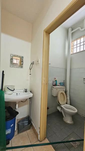 Taman Seri Janggus untuk Untuk Dijual - RM 425,000, Mac 2026 - Bathroom - PropertyGuru.com.my