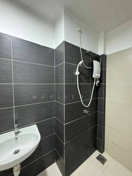Midori Green (Pangsapuri Hijauan) untuk Untuk Disewa - RM 2,300 /bulan, Mac 2026 - Bathroom - PropertyGuru.com.my