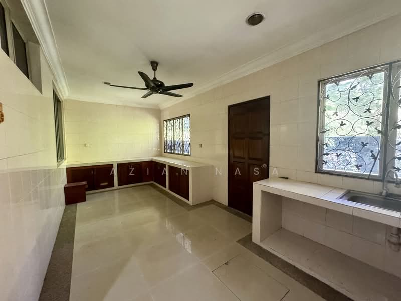 Seri Utama untuk Untuk Dijual - RM 1,050,000, Mac 2026 - Kitchen - PropertyGuru.com.my