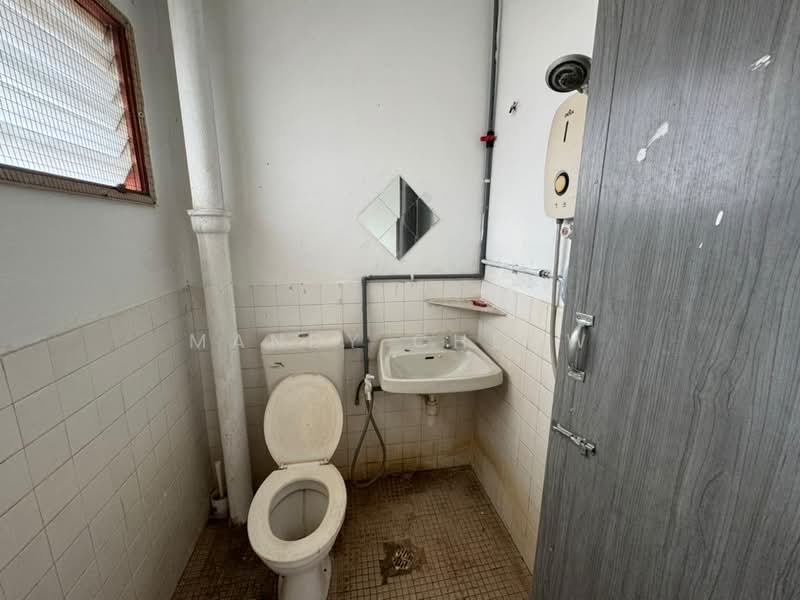 Taman Seraya untuk Untuk Dijual - RM 388,000, Mac 2026 - Bathroom - PropertyGuru.com.my