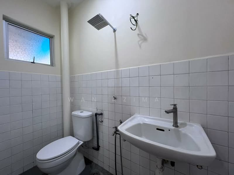 Taman Sri Muda untuk Untuk Disewa - RM 1,300 /bulan, Mac 2026 - Bathroom - PropertyGuru.com.my