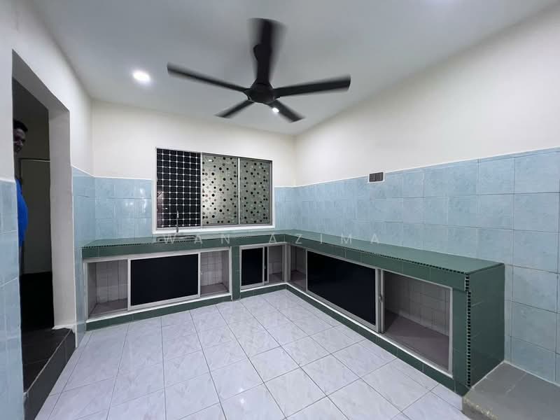 Taman Sri Muda untuk Untuk Disewa - RM 1,300 /bulan, Mac 2026 - Kitchen - PropertyGuru.com.my