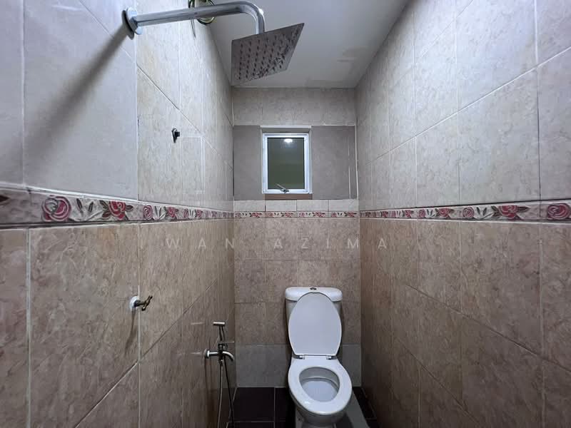 Taman Sri Muda untuk Untuk Disewa - RM 1,300 /bulan, Mac 2026 - Bathroom - PropertyGuru.com.my