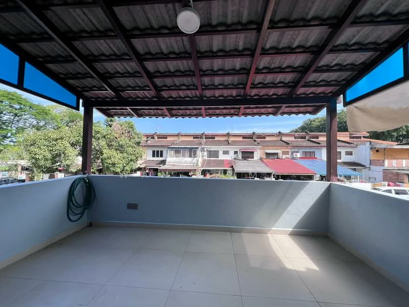 Taman Sri Muda untuk Untuk Disewa - RM 1,300 /bulan, Mac 2026 - Balcony - PropertyGuru.com.my