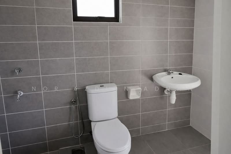 2-storey Terraced House for Sale in Semenyih (Selangor) - Nor Azdlin Adnan - Bathroom - PropertyGuru.com.my