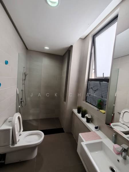 For Sale - Avira Medini Iskandar