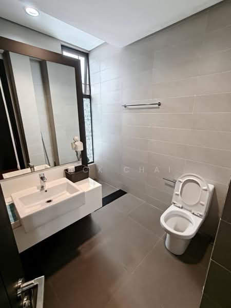 For Sale - Avira Medini Iskandar