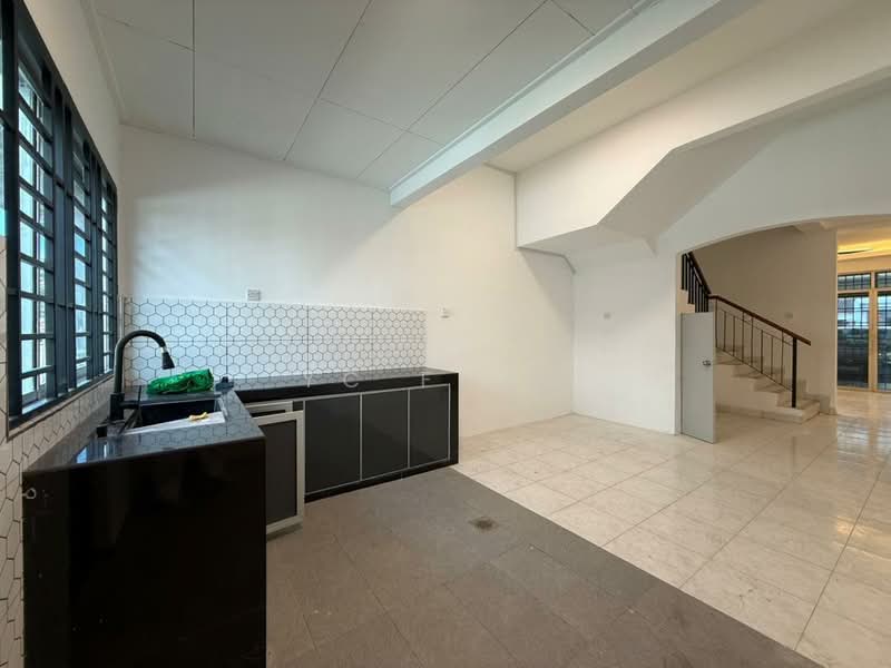 Taman Nusa Bestari untuk Untuk Disewa - RM 2,700 /bulan, Mac 2026 - Kitchen - PropertyGuru.com.my