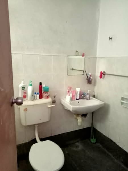 2-storey Terraced House for Sale in Bandar Putra Permai (Seri Kembangan) - Amy Yap - Bathroom - PropertyGuru.com.my