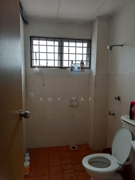 2-storey Terraced House for Sale in Bandar Putra Permai (Seri Kembangan) - Amy Yap - Bathroom - PropertyGuru.com.my
