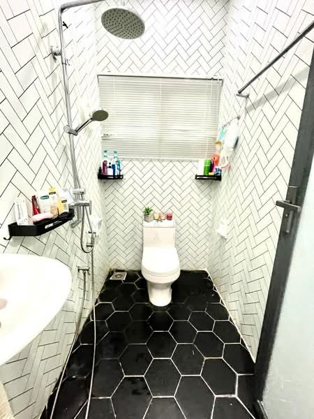 Seksyen 3 untuk Untuk Dijual - RM 1,600,000, Mac 2026 - Bathroom - PropertyGuru.com.my