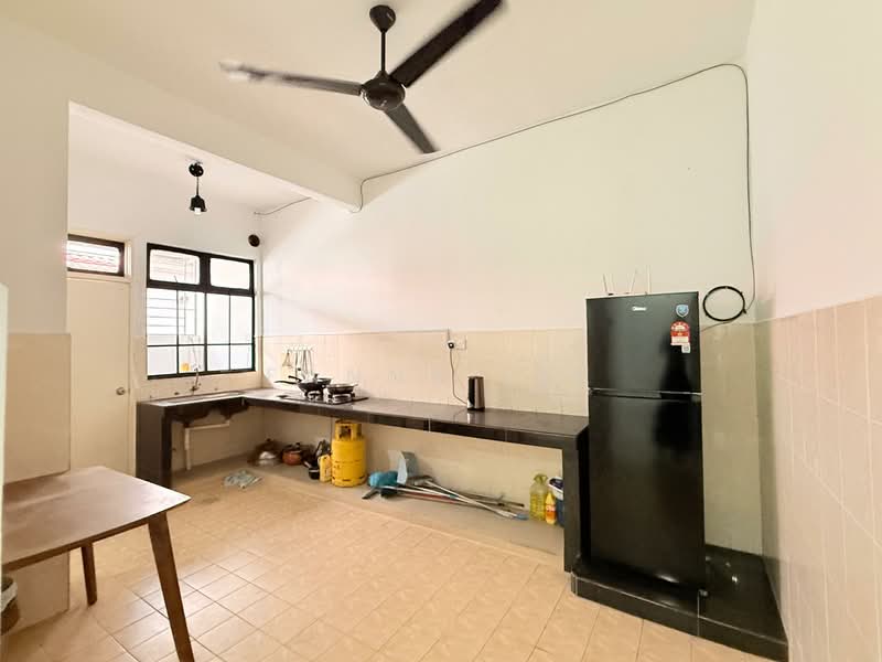 2-storey Terraced House for Rent in Bandar Bukit Tinggi 2 (Klang) - Fanny Lee - Kitchen - PropertyGuru.com.my