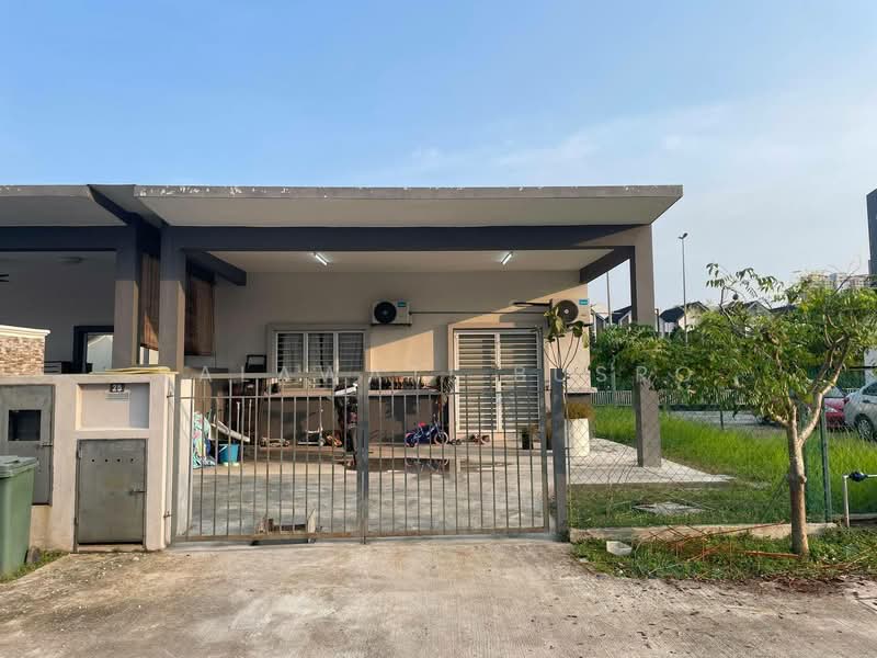 END LOT Semi D Single Storey House Jalan Lombong Seksyen 29 Shah Alam untuk Untuk Disewa - RM 1,600 /bulan, Mac 2026 - Exterior - PropertyGuru.com.my