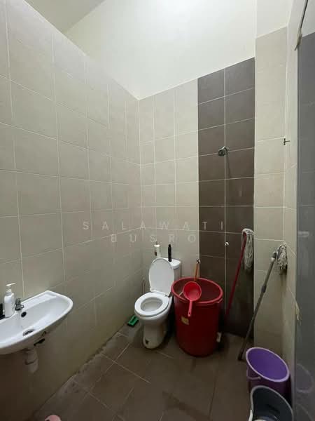 END LOT Semi D Single Storey House Jalan Lombong Seksyen 29 Shah Alam untuk Untuk Disewa - RM 1,600 /bulan, Mac 2026 - Bathroom - PropertyGuru.com.my