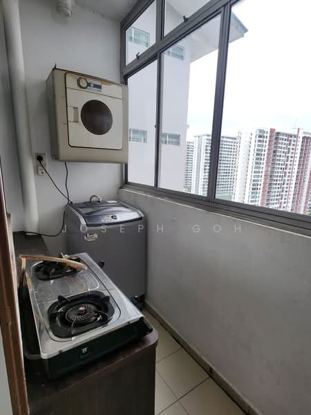 Lake View Suites untuk Untuk Disewa - RM 1,800 /bulan, Mac 2026 - Balcony - PropertyGuru.com.my