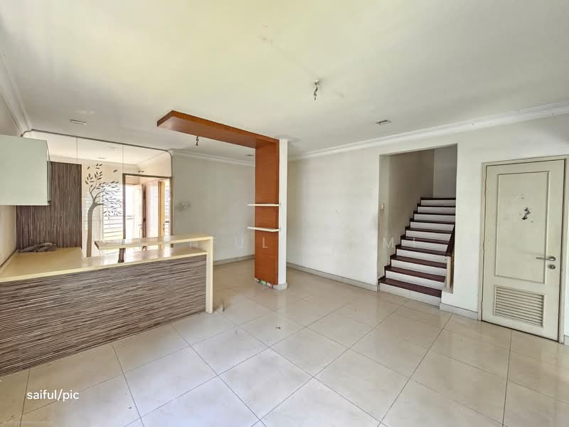 2-storey Terraced House for Sale in Putra Heights (Subang Jaya) - SAIFUL HELMI - Living Room - PropertyGuru.com.my