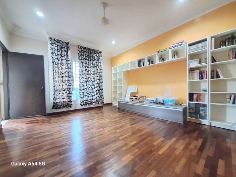 Taman Prima Tropika untuk Untuk Dijual - RM 830,000, Mac 2026 - Living Room - PropertyGuru.com.my