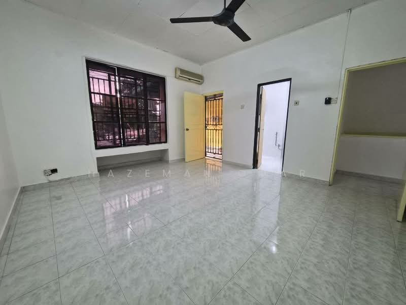[22x70 - Newly Painted] 2-Storey Terrace Taman Desaria, PJS 5, Petaling Jaya untuk Untuk Dijual - RM 650,000, Mac 2026 - Living Room - PropertyGuru.com.my