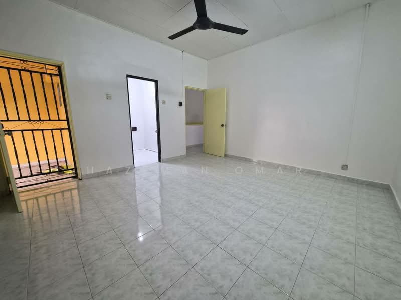 [22x70 - Newly Painted] 2-Storey Terrace Taman Desaria, PJS 5, Petaling Jaya untuk Untuk Dijual - RM 650,000, Mac 2026 - Living Room - PropertyGuru.com.my