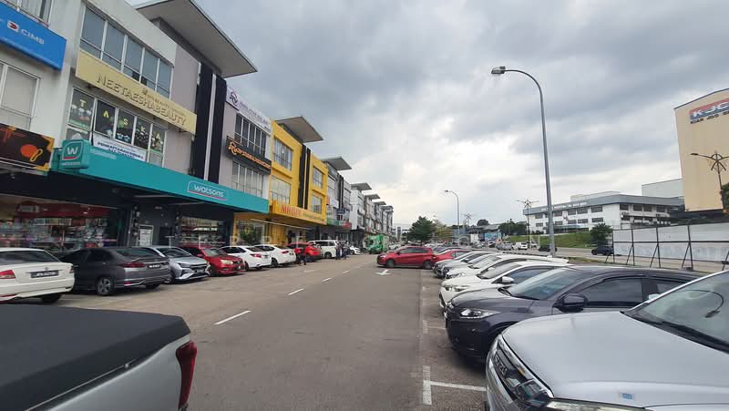 Shop for Rent in Kawasan Perindustrian Tampoi (Johor Bahru) - Terrence Gan - 2 ways parking at shop front - PropertyGuru.com.my