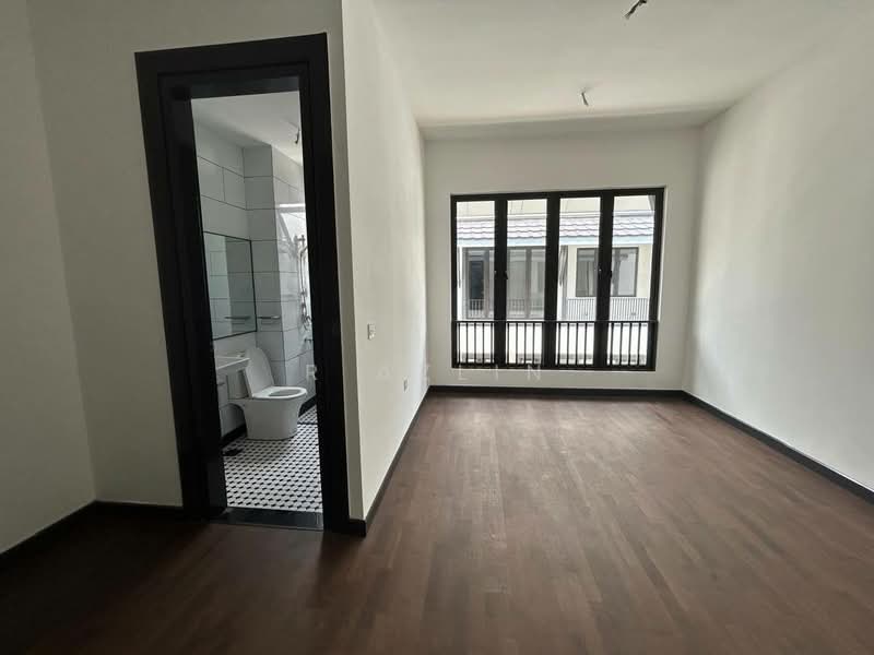 Semi-Detached House for Sale in Shah Alam (Selangor) - R Azlin - Bathroom - PropertyGuru.com.my